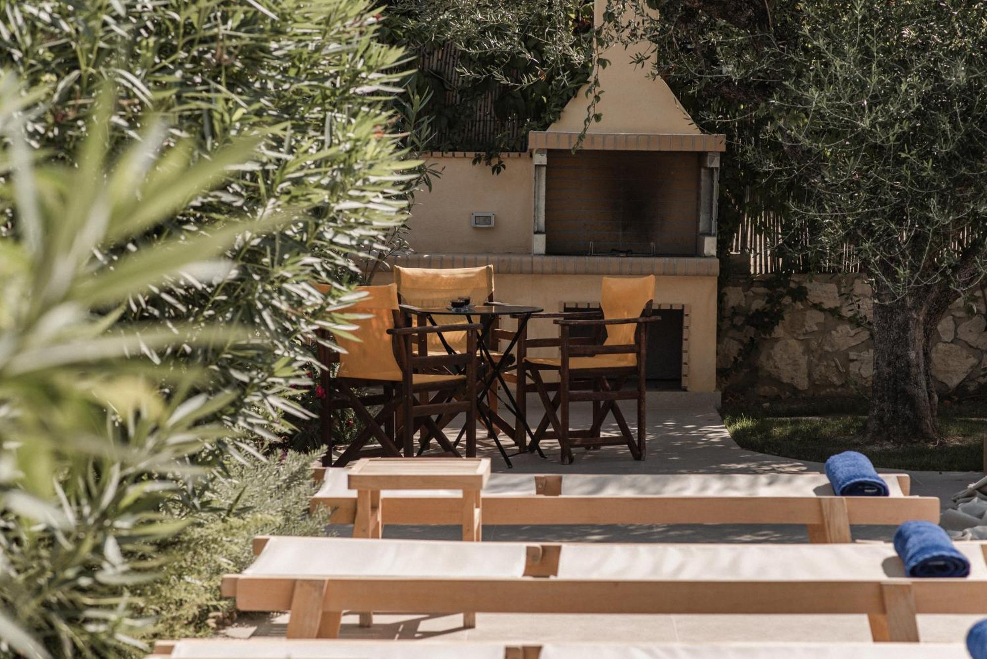 Villa Viatzo - Eclectic With Heated Saltwater Pools Mouzákion